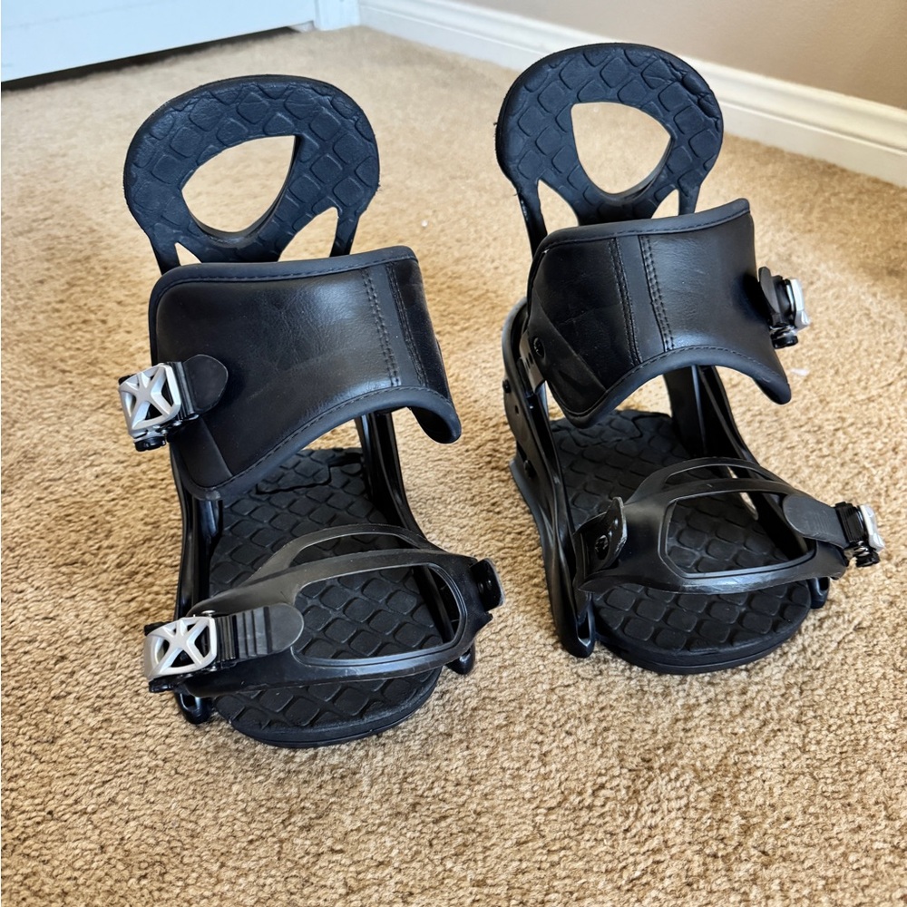 SOLD Large Snowboard Burton Bindings in black